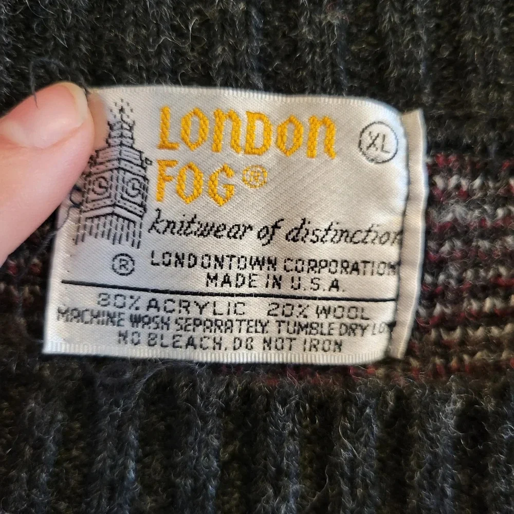 Vintage London Fog Red Gray Black Geometric Pattern Knit Long Sleeve Sweater